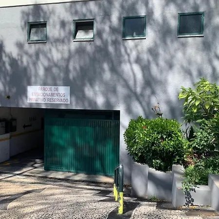 Madeira, 3 Bedroom With Ocean Views In Apartment Funchal (Madeira)