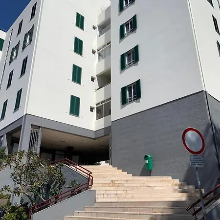 Madeira, 3 Bedroom With Ocean Views In Appartement Funchal (Madeira)