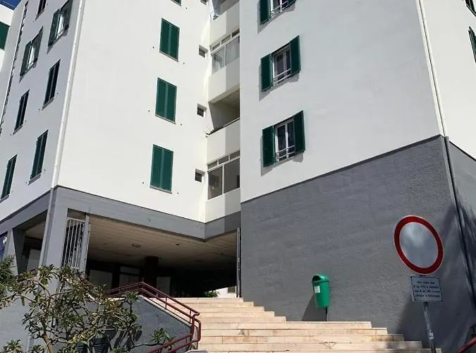Madeira, 3 Bedroom With Ocean Views In Apartament Funchal (Madeira)