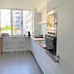 Madeira, 3 Bedroom With Ocean Views In アパート フンシャル