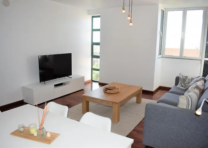 Madeira, 3 Bedroom With Ocean Views In Apartment Funchal (Madeira)